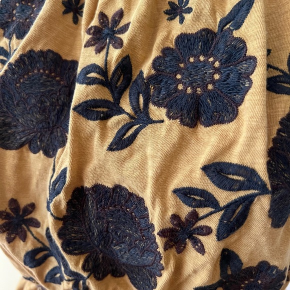 Woman’s American Eagle Crop Top - Picture 3 of 6